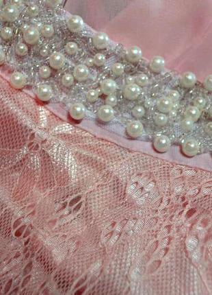 Красивое розовое длинное платье с ожерельем2 фото