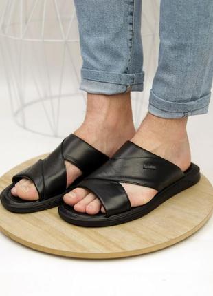 Чоловічі сланці (шльопанці) на липучках чорні шкіряні (шльопанці з натуральної шкіри чорного кольору) - чоловіче взуття на літо 2022