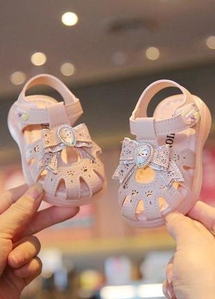 Босоніжки для дівчинки