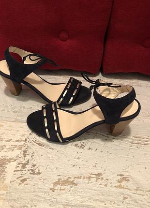 Шкіряні фірмові босоніжки minelli 39р.