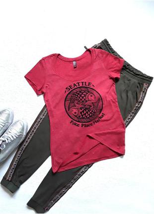 Футболка з принтом від district made