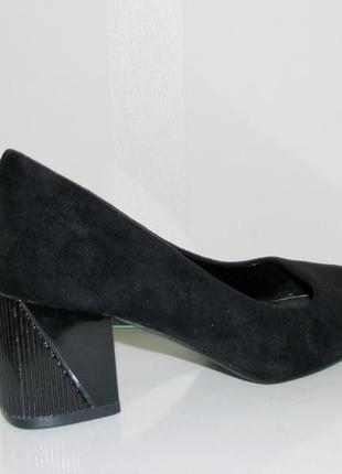 Женские черные туфли замш нарядные на среднем каблуке размер 361 фото