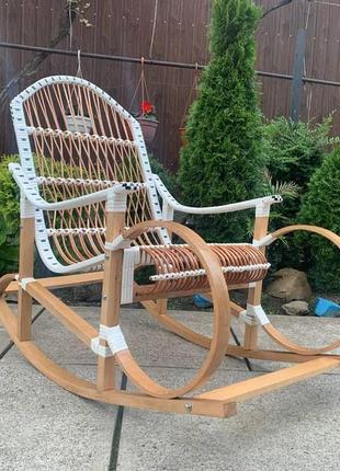 Плетені крісла-гойдалки з лози3 фото