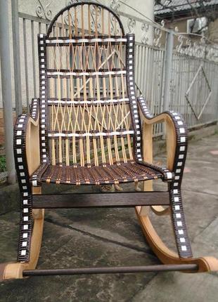Кресло качалка плетенное из лозы черная7 фото