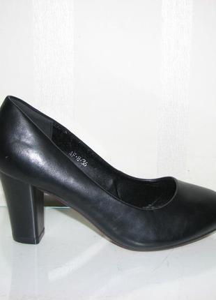 Жіночі чорні туфлі еко шкіра на стійкому каблуці розмір 36