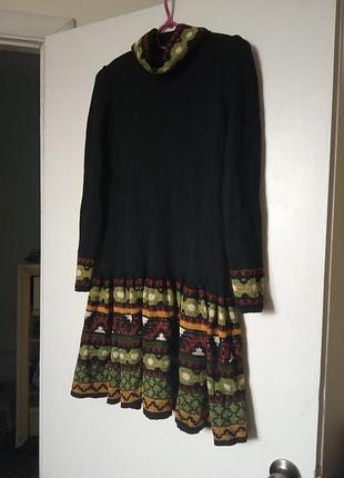 Женское вязанное платье мини