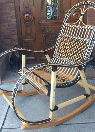 Крісло качалка ротангові | крісло-гойдалка з ротангу | крісло качалка плетені з підставкою для ніг1 фото
