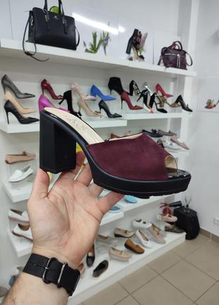 Босоніжки замшеві.