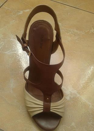 Босоножки кожаные