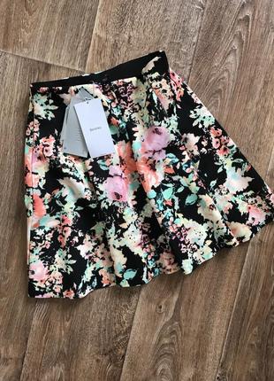 Спідниця в квітковий принт bershka/короткая юбка на лето