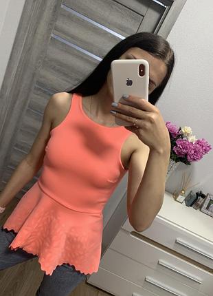 Яскрава кофтинка з басмою