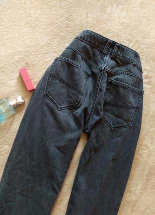 Шикарные трендовые плотные чёрно серые джинсы трубы с рваностями высокая талия5 фото
