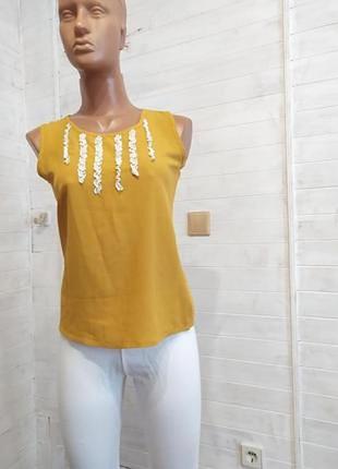 Ніжна і стильна блузка маєчкою bebe