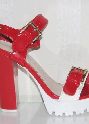 Женские лаковые босоножки красного цвета высокий каблук танкетка размера 37