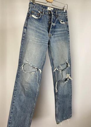 Zara рваные прямые джинсы