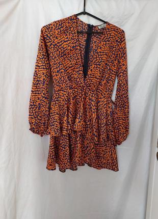 Контрастное платье с глубоким вырезом в леопардовый принт4 фото