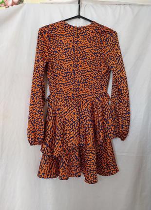 Контрастное платье с глубоким вырезом в леопардовый принт5 фото