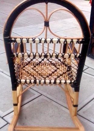 Кресло качалка из ротанга и дерева3 фото