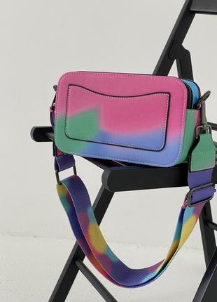 Женская сумка marc jacobs the snapshot airbrush разноцветная розовая3 фото