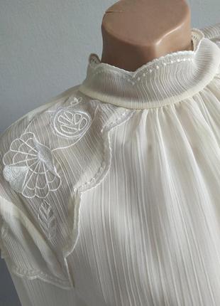 Блуза из шифона двухслойная с вышивкой.
