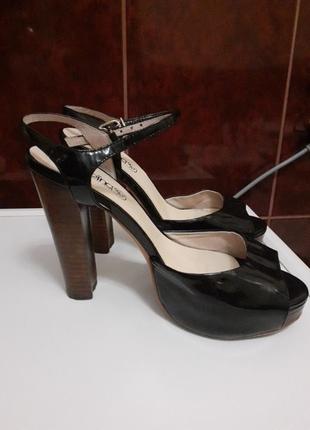 Лакові босоніжки з натуральної шкіри spring way 40 розмір