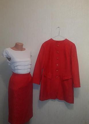 Стильний елегантний стро ексклюзивний червоний вінтажний костюм спідниця олівець і довгий піджак вінтаж