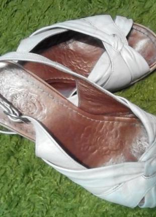 Босоніжки шкіряні брендові korzeniowski польща жіночі