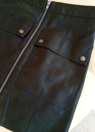 Шкіряна спідниця на замку. 2