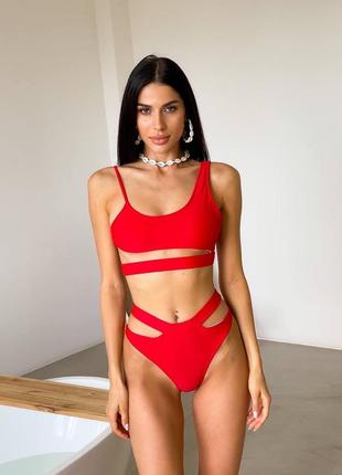 Червоний трендовий купальник з високими трусиками