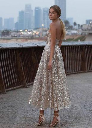 Шикарна  блискуча довга вечірня сукня сітка  золоте напилення імітація корсету відкриті плечі2 фото