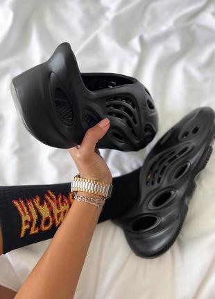 Босоніжки, босоножки, слайди, сланцы adidas yeezy foam runner black3 фото
