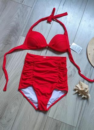 Роздільний купальник з дуже високою посадкою