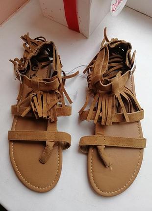 Сандалі 39р