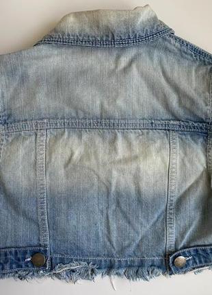 Короткий джинсовий жилет6 фото