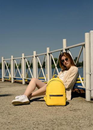 Жіночий великий місткий рюкзак в жовтому кольорі5 фото