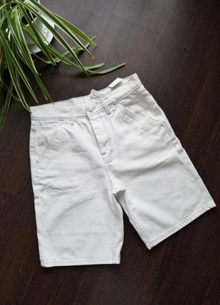 Белые джинсовые шорты миди zara джинсовые бермуды высокая посадка шорти джинсові5 фото