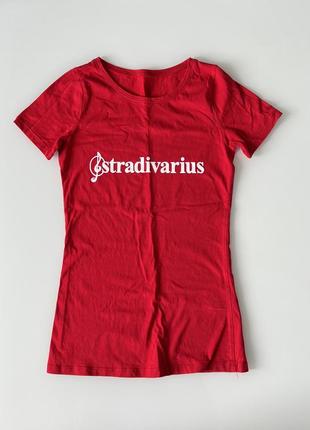 Красная футболка stradivarius