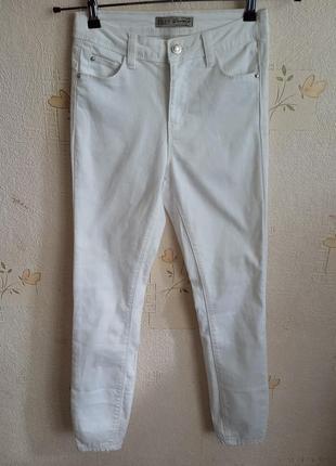 Белые джинсы скинни1 фото