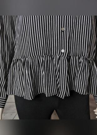 Чёрная полосатая блуза с оборкой внизу(баской) zara8 фото