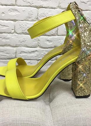 Шикарные босоножки