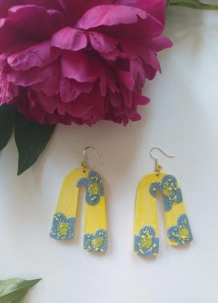 Сережки літні яскраві жовті з блакитними квітами ручна робота