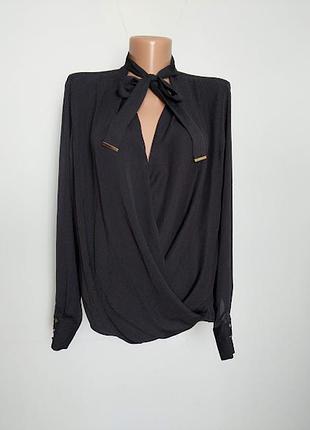 Красива єлегатна чорна блузка на запах.