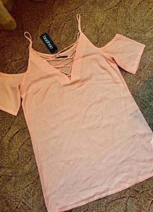 Шикарная блуза с открытыми плечами на шнуровке персикового цвета boohoo2 фото