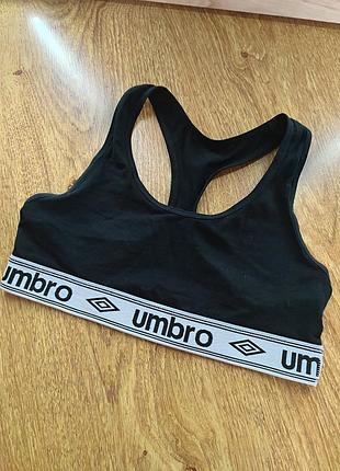 Топ чорного кольору umbro