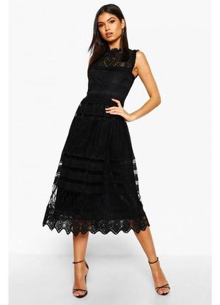 Чорна вечірня коктейльна мереживна сукня плаття міді від бренду boohoo