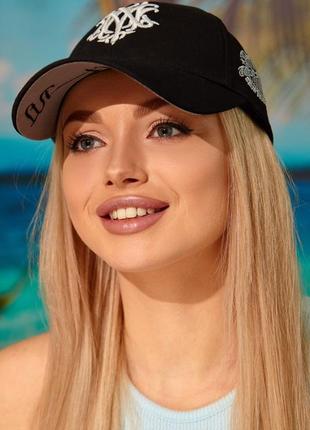 Летняя стильная черная бейсболка