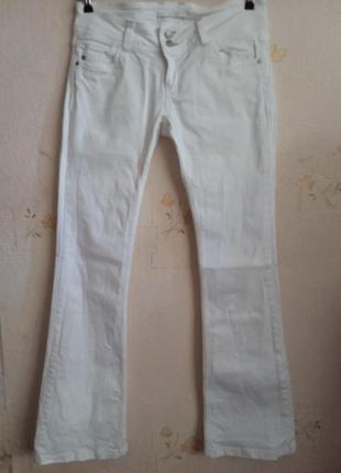 Білі джинси кльош