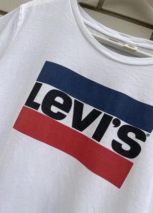 Белая футболка с логотипом хлопок levis4 фото
