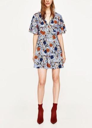 Стильное платье в цветочный принт 46 размер