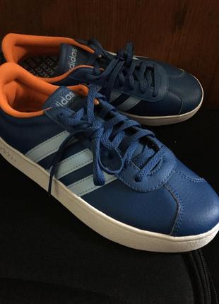 Кроссовки adidas , новые оригинал кожа